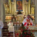 12.05.2022. Suchedniów. 50. rocznica uwolnienia obrazu Matki Boskiej Częstochowskiej przez księdza infułata Józefa Wójcika oraz 50. rocznica jego przybycia do Suchedniowa. Na zdjęciu: Wojciech Marchewka - wikariusz parafii pw. św. Andrzeja Apostoła w Suchedniowie / Paulina Michta / Radio Kielce