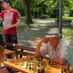 Królowały szachowe zagadki - Radio Kielce 28.06.2022. Kielce. Park miejski. Wakacyjna Szkoła Szachowa Polskiego Radia Kielce / Fot. Rafał Szymczyk - Radio Kielce