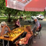 Królowały szachowe zagadki - Radio Kielce „Szachowe powitanie wakacji” w Parku Miejskim w Kielcach