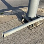 08.06.2022. Kielce. Wygięty słupek po zniszczonym znaku drogowym / Wiktor Taszłow / Radio Kielce