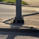 08.06.2022. Kielce. Wygięty słupek po zniszczonym znaku drogowym / Wiktor Taszłow / Radio Kielce