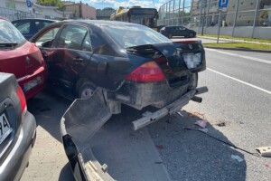 24.06.2022. Kielce. Zderzenie autobusu miejskiego z autem osobowym / Fot. Wiktor Taszłow - Kielce