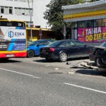 24.06.2022. Kielce. Zderzenie autobusu miejskiego z autem osobowym / Fot. Wiktor Taszłow - Kielce