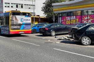 24.06.2022. Kielce. Zderzenie autobusu miejskiego z autem osobowym / Fot. Wiktor Taszłow - Kielce