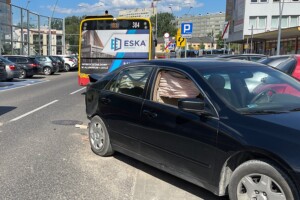 24.06.2022. Kielce. Zderzenie autobusu miejskiego z autem osobowym / Fot. Wiktor Taszłow - Kielce