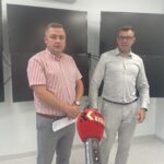 25.07.2022. Sandomierz. Centrum Monitoringu. Na zdjęciu (od lewej): Piotr Wójtowicz - naczelnik wydziału Inwestycji, Rozwoju i Promocji w Urzędzie Miasta Sandomierza, Marcin Marzec - burmistrz Sandomierza / Fot. Grażyna Szlęzak - Radio Kielce