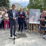 09.07.2022. Busko-Zdrój. Odsłonięcie słoneczka w Parku Zdrojowym. Na zdjęciu: Adam Zdunikowski - tenor / Fot. Dorota Klusek - Radio Kielce