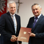 05.07.2022. Kielce. Nominacja dla konsultanta wojewódzkiego w ochronie zdrowia. Na zdjęciu (od lewej): dr n. med. Przemysław Wolak i Zbigniew Koniusz - wojewoda świętokrzyski