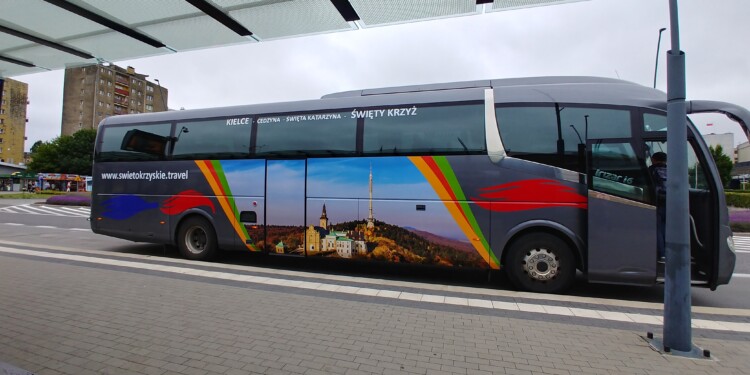 02.07.2022. Kielce. Autobus na Święty Krzyż / Fot Marcin Marszałek - Radio Kielce