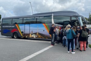 09.07.2022. Kielce. Bezpłatny autobus na Święty Krzyż / Fot. Paulina Michta - Radio Kielce