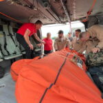 26.07.2022. Warszawa - Babice. Przygotowania strażaków i policjantów do wylotu do Czech. / Fot. Państwowa Straż Pożarna