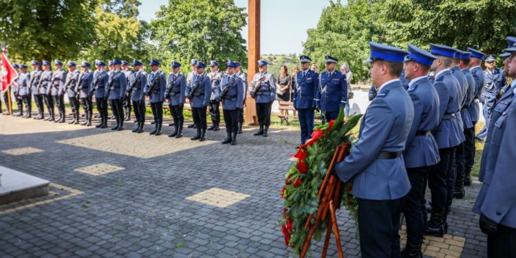 21.07.2022. Mirzec. Pogrzeb aspiranta Marcina Przygody / Fot. podkom. Damian Janus - Zespół Prasowy Komendy Wojewódzkiej Policji w Kielcach