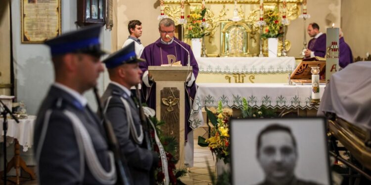 21.07.2022. Mirzec. Pogrzeb aspiranta Marcina Przygody / Fot. podkom. Damian Janus - Zespół Prasowy Komendy Wojewódzkiej Policji w Kielcach