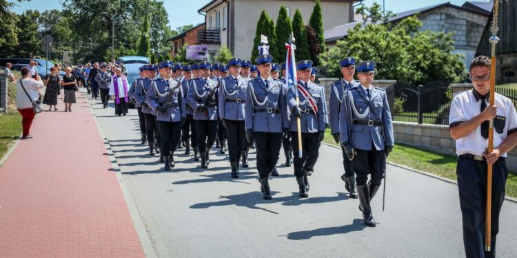 21.07.2022. Mirzec. Pogrzeb aspiranta Marcina Przygody / Fot. podkom. Damian Janus - Zespół Prasowy Komendy Wojewódzkiej Policji w Kielcach