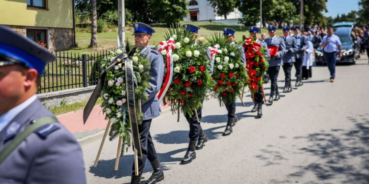 21.07.2022. Mirzec. Pogrzeb aspiranta Marcina Przygody / Fot. podkom. Damian Janus - Zespół Prasowy Komendy Wojewódzkiej Policji w Kielcach