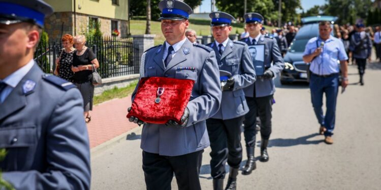 21.07.2022. Mirzec. Pogrzeb aspiranta Marcina Przygody / Fot. podkom. Damian Janus - Zespół Prasowy Komendy Wojewódzkiej Policji w Kielcach