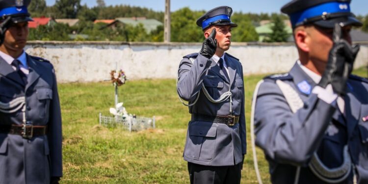 21.07.2022. Mirzec. Pogrzeb aspiranta Marcina Przygody / Fot. podkom. Damian Janus - Zespół Prasowy Komendy Wojewódzkiej Policji w Kielcach