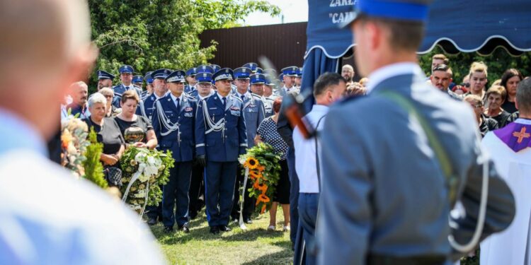 21.07.2022. Mirzec. Pogrzeb aspiranta Marcina Przygody / Fot. podkom. Damian Janus - Zespół Prasowy Komendy Wojewódzkiej Policji w Kielcach