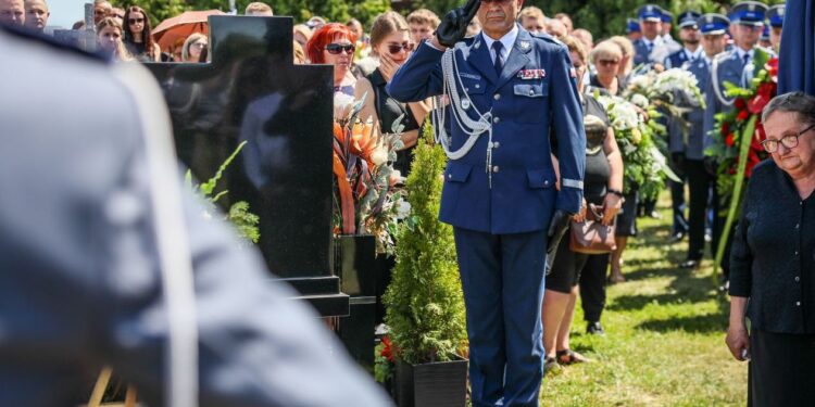 21.07.2022. Mirzec. Pogrzeb aspiranta Marcina Przygody. Na zdjęciu: nadinspektor Jarosław Kaleta - komendant wojewódzki policji w Kielcach / Fot. podkom. Damian Janus - Zespół Prasowy Komendy Wojewódzkiej Policji w Kielcach