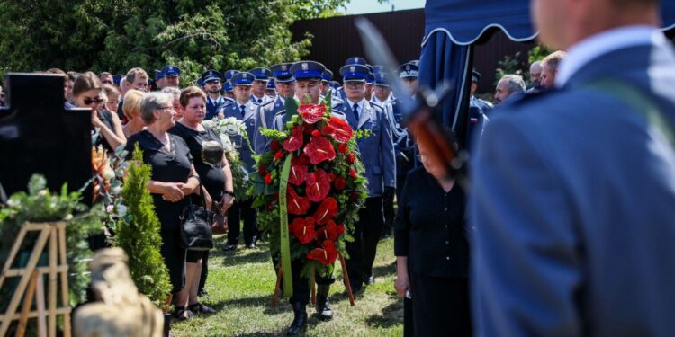 21.07.2022. Mirzec. Pogrzeb aspiranta Marcina Przygody / Fot. podkom. Damian Janus - Zespół Prasowy Komendy Wojewódzkiej Policji w Kielcach