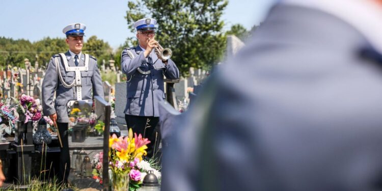 21.07.2022. Mirzec. Pogrzeb aspiranta Marcina Przygody / Fot. podkom. Damian Janus - Zespół Prasowy Komendy Wojewódzkiej Policji w Kielcach