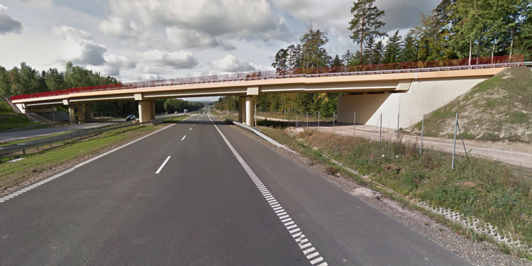 Drogą ekspresowa S7. Most, po którym przebiega droga powiatowa prowadząca z Kielc do Zagnańska / Fot. Google