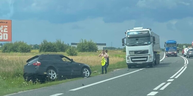 08.07.2022. Górno-Parcele. Wypadek na DK74 / Fot. Kieleckie Patrole - Facebook