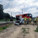 14.07.2022. Stary Garbów, gm. Dwikozy. Zderzenie auta osobowego z lokomotywą / Fot. KPP Sandomierz