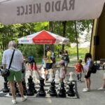 26.07.2022. Kielce. Park Miejski. Wakacyjna Szkoła Szachowa Radia Kielce / Fot. Rafał Szymczyk- Radio Kielce