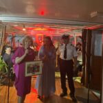 23.07.2022. Sandomierz. Ostatni koncert Festiwalu „Ucho Igielne”. Na zdjęciu (od lewej): Anna Krupka - wiceminister sportu i turystyki, Magdalena Kusztal - organizatorka Festiwalu „Ucho Igielne”, Tadeusz Prokop - kapitan żeglugi śródlądowej / Fot. Grażyna Szlęzak - Radio Kielce