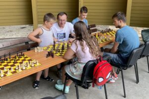 26.07.2022. Kielce. Park Miejski. Wakacyjna Szkoła Szachowa Radia Kielce / Fot. Rafał Szymczyk- Radio Kielce