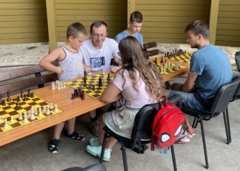 26.07.2022. Kielce. Park Miejski. Wakacyjna Szkoła Szachowa Radia Kielce / Fot. Rafał Szymczyk- Radio Kielce