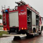 30.07.2022. Łoniów. Wypompowywanie wody z podtopionych garaży w Urzędzie Gminy w Łoniowie / Fot. OSP Łoniów