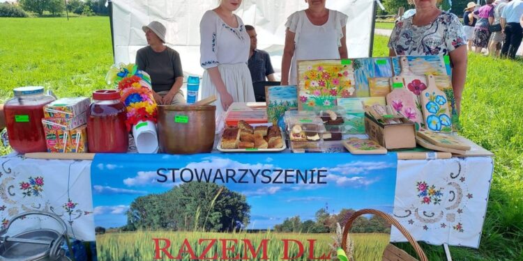 23.07.2022. Sandomierz. Rekonstrukcja żniw / Fot. Grażyna Szlęzak - Radio Kielce