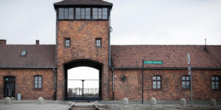 Prowokacja w Auschwitz; nie wiadomo, kto za nią stoi