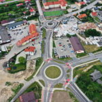 Nowe ronda w Chęcinach cieszą kierowców i mieszkańców miasta - Radio Kielce 19.07.2022 Chęciny. Otwarcie dwóch nowych rond / Fot. Jarosław Kubalski - Radio Kielce