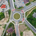 Nowe ronda w Chęcinach cieszą kierowców i mieszkańców miasta - Radio Kielce 19.07.2022 Chęciny. Otwarcie dwóch nowych rond / Fot. Jarosław Kubalski - Radio Kielce