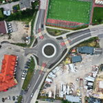 Nowe ronda w Chęcinach cieszą kierowców i mieszkańców miasta - Radio Kielce 19.07.2022 Chęciny. Otwarcie dwóch nowych rond / Fot. Jarosław Kubalski - Radio Kielce