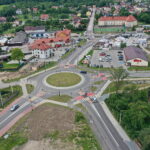 Nowe ronda w Chęcinach cieszą kierowców i mieszkańców miasta - Radio Kielce 19.07.2022 Chęciny. Otwarcie dwóch nowych rond / Fot. Jarosław Kubalski - Radio Kielce
