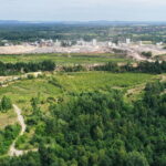 19.07.2022 Miedzianka. Widok na kopalnie Nordkalk i teren, który ma być poddany wydobyciu / Fot. Jarosław Kubalski