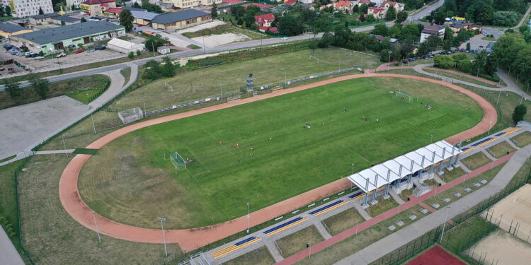 29.07.2022 Pińczów. Ośrodek sporu nad zalewem. Stadion / Fot. Jarosław Kubalski - Radio Kielce