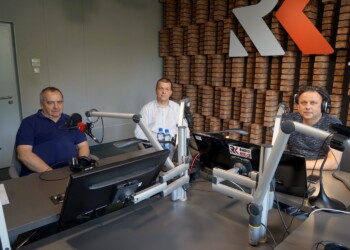 07.07.2022. Radio Kielce. Punkty Widzenia. Na zdjęciu (od lewej): Zygmunt Czerwiak - dyrektor ds. eksploatacji w Miejskim Przedsiębiorstwie Energetyki Cieplnej w Kielcach, Paweł Kubicki - prezes Spółdzielni Mieszkaniowej Bocianek w Kielcach i Robert Szumielewicz - Radio Kielce / Fot. Piotr Kwaśniewski - Radio Kielce