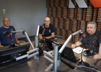 13.07.2022 Radio Kielce, Punkty Widzenia. Na zdjęciu (od lewej): Jaromir Kruk- dziennikarz sportowy. Damian Wysocki - dziennikarz sportowy Radio eM, Jakub Rożek - dziennikarz Radia Kielce / Fot. Sebastian Kalwat - Radio Kielce