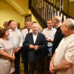 01.07.2022. Końskie. Otwarcie biura poselskiego Krzysztofa Lipca. Na zdjęciu (w środku, od lewej): poseł Marek Kwitek, Zbigniew Koniusz - wojewoda świętokrzyski, poseł Krzysztof Lipiec, Grzegorz Piec - starosta konecki / Fot. Magdalena Galas-Klusek - Radio Kielce