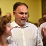 01.07.2022. Końskie. Otwarcie biura poselskiego Krzysztofa Lipca. Na zdjęciu (od lewej): poseł Marek Kwitek, Zbigniew Koniusz - wojewoda świętokrzyski / Fot. Magdalena Galas-Klusek - Radio Kielce