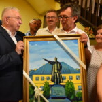 01.07.2022. Końskie. Otwarcie biura poselskiego Krzysztofa Lipca. Na zdjęciu (od lewej): poseł Krzysztof Lipiec, Dariusz Czechowski - starosta włoszczowski / Fot. Magdalena Galas-Klusek - Radio Kielce