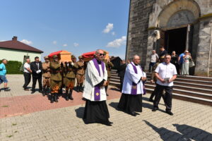 23.07.2022. Pilczyca. Pogrzeb szczątków żołnierzy Armii Krajowej / Fot. Magdalena Galas-Klusek - Radio Kielce