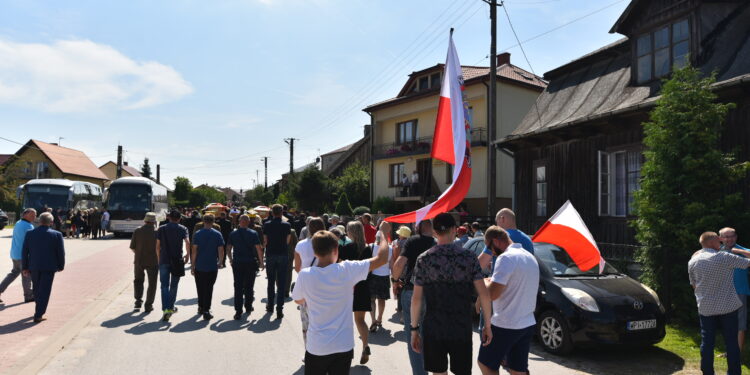 23.07.2022. Pilczyca. Pogrzeb szczątków żołnierzy Armii Krajowej / Fot. Magdalena Galas-Klusek - Radio Kielce