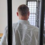 Na zdjęciu: zatrzymany mężczyzna, podejrzany o oszustwa metodą „na prokuratora” / Fot. KPP Skarżysko