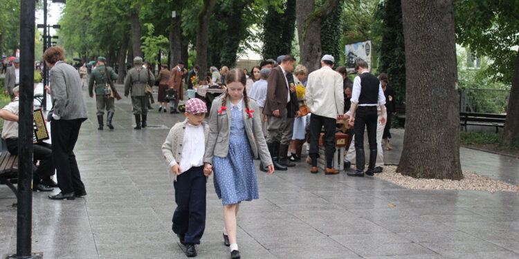 31.07.2022. Busko-Zdrój. Widowisko historyczne pt. Powstanie Warszawskie. / Fot. Marta Gajda-Kruk - Radio Kielce